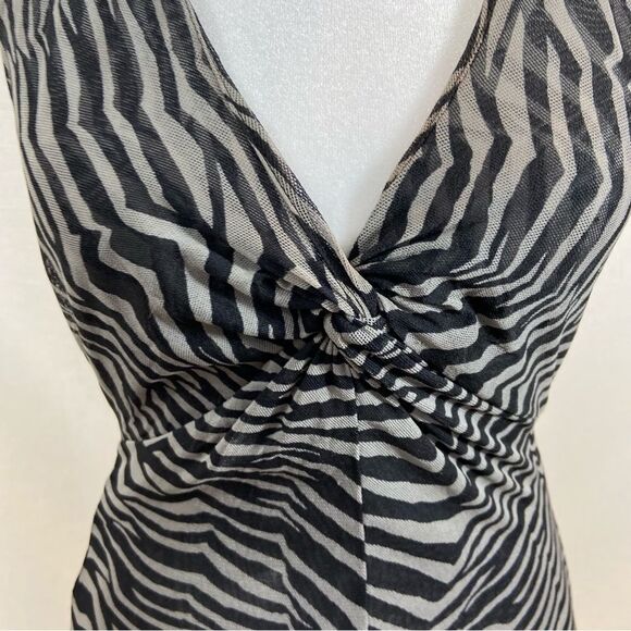 Express‎ Brand Animal Print V Neck Sleeveless Blouse Size Small Black and Grey - Picture 8 of 8